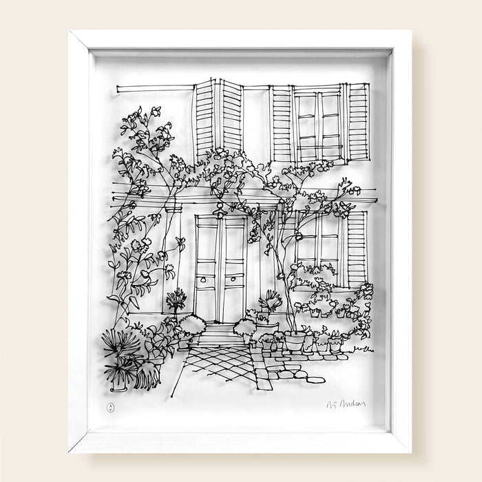 Façade parisienne, jardin dans cour pavee, plantes en pot, rosiers sur fenetres, porte en bois, Paris, dessin en fil 3D noir, fond blanc, encadre, joue avec l'ombre et la lumière